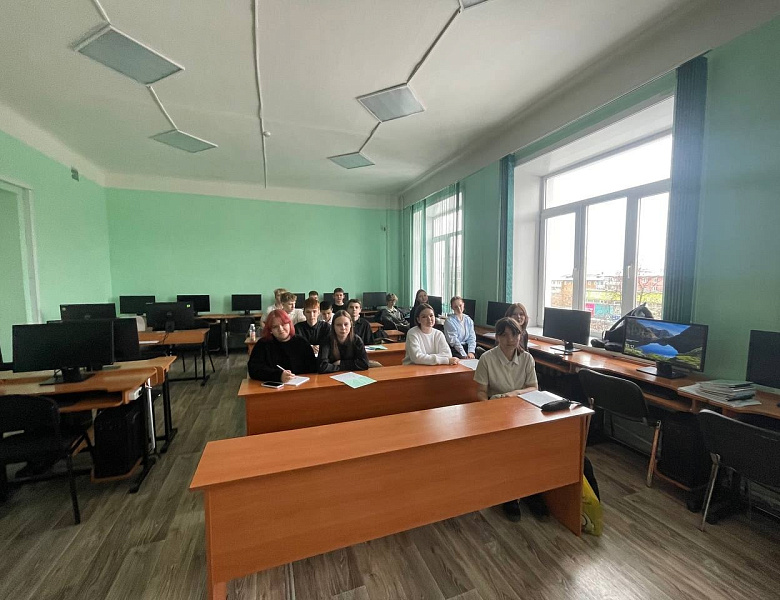  Первая профессия школьников – Оператор ЭВМ