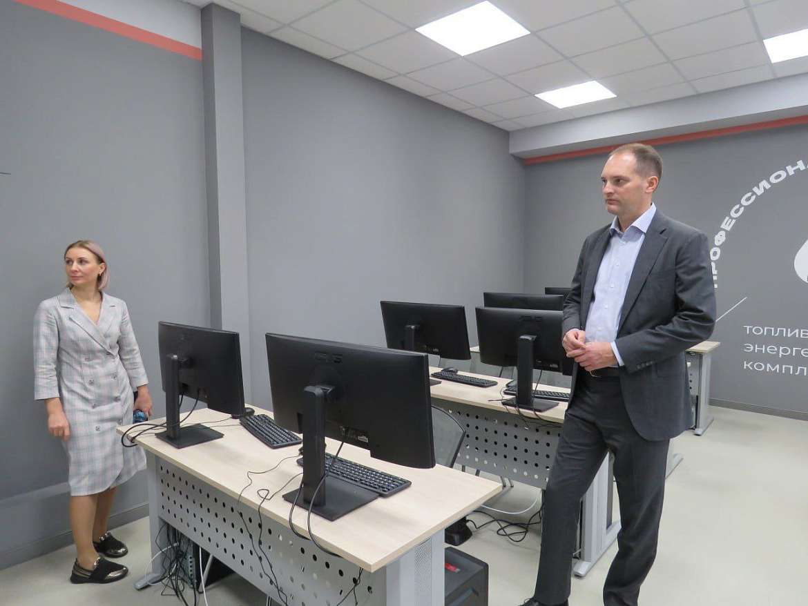 Иркутский энергетический колледж посетил первый заместитель Губернатора Иркутской области Колесов Роман Андреевич. 